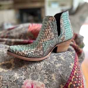Python boots.